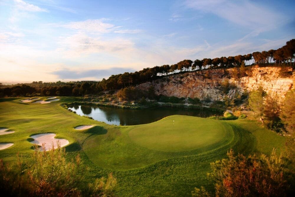 GOLFING SINGLES GET THEIR OWN WEEK IN THE SUN ON COSTA DAURADA