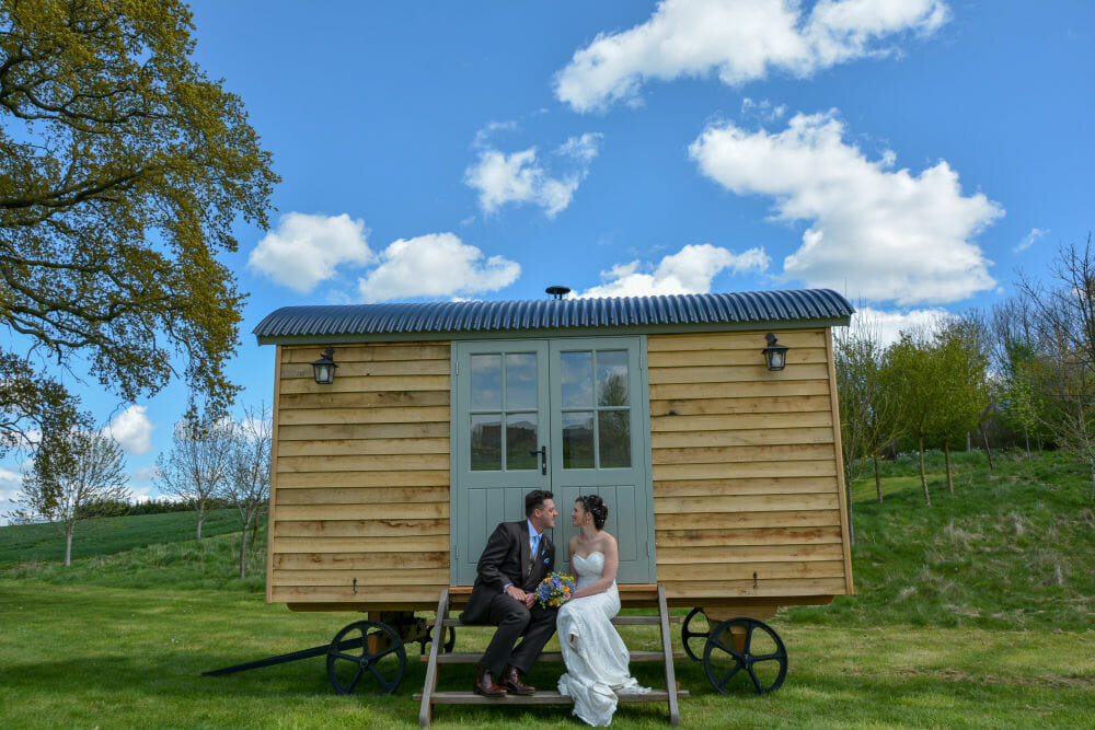 SHEPHERD HUTS ARE THE NEW ROMANTIC ADDITION TO THE BRITISH WEDDING