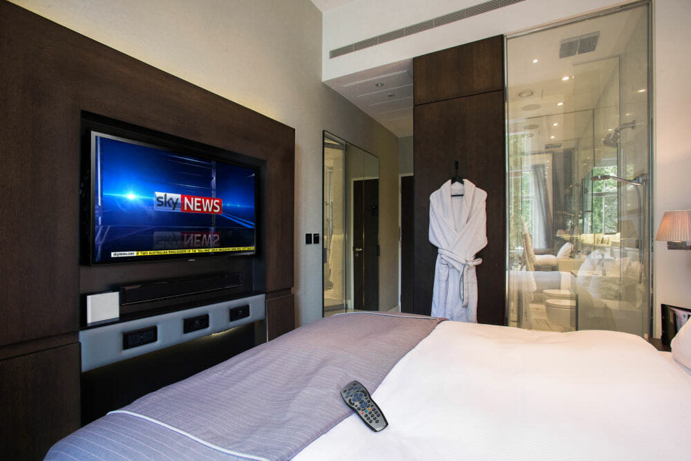 Introducing Sky Select A new way for hotels to deliver stunning HD content to their guests