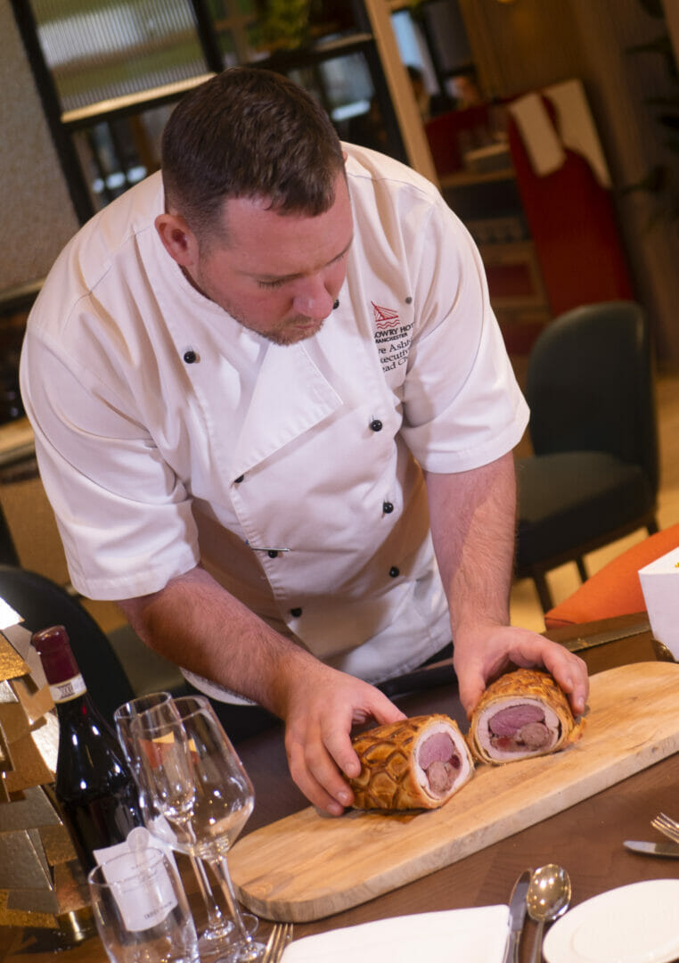 THE LOWRY HOTEL IS SERVING A CHRISTMAS WELLINGTON STUFFED WITH PIGS IN BLANKETS @thelowryhotel