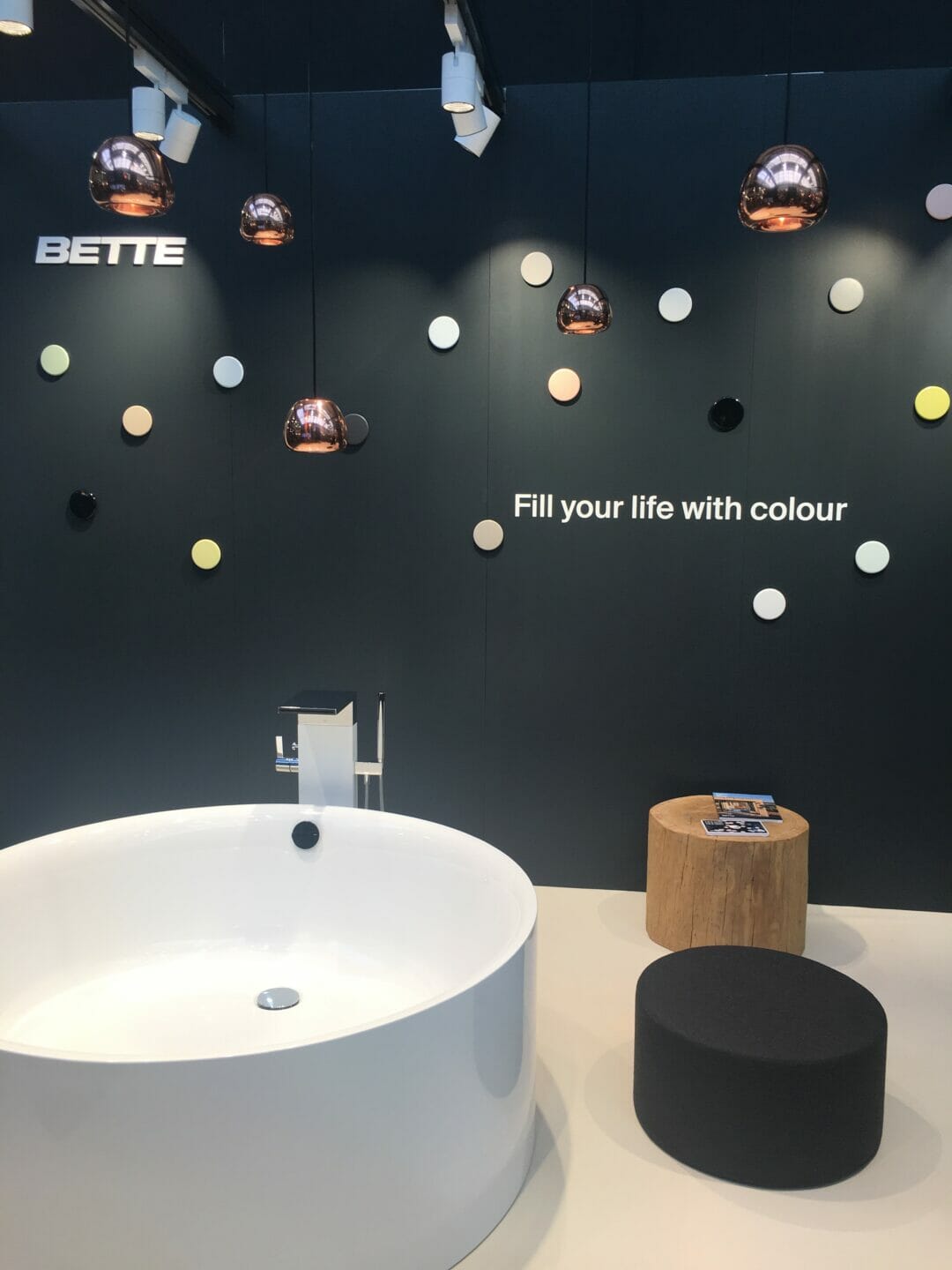 UK LAUNCH OF NEW BATH AND BASIN ‘ENDURANCE TEST’ DEMONSTRATIONS WITH FIRE AND ARTISTS CREATE ART IN A BETTE BATH