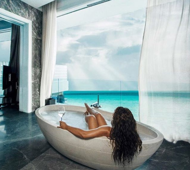 Instagram vs Reality: The Cost Behind the World’s Most Photographed Hotel Bathrooms 