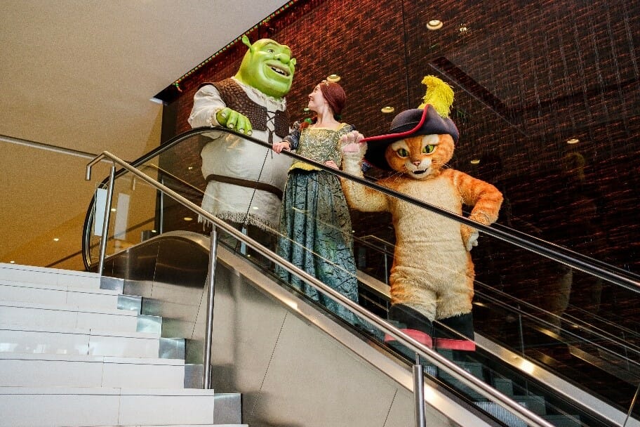 PARK PLAZA HOTELS AND MERLIN ENTERTAINMENTS INVITE YOU FOR A BREAKFAST MEET AND GREET WITH SHREK AND PRINCESS FIONA