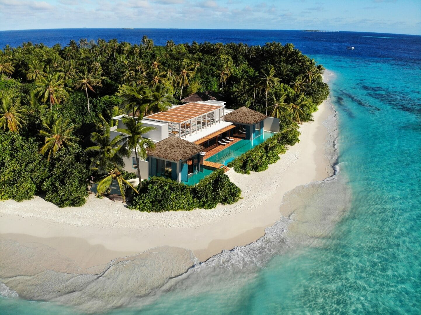 Introducing Raffles Maldives Meradhoo’s Royal Residence