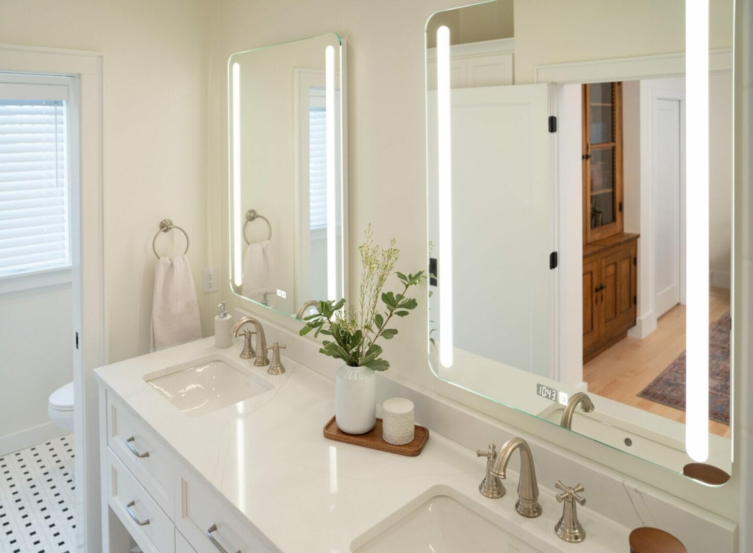 Séura® Lighted Mirrors Are Climbing the List of Must-Haves for Luxurious Room Design.