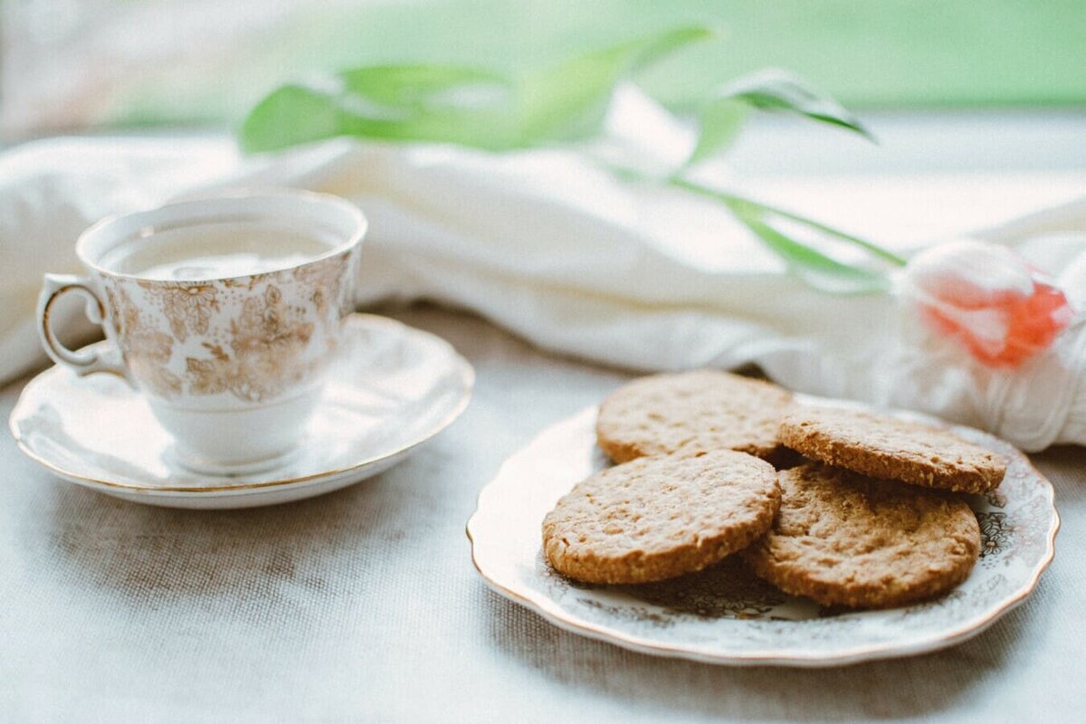 Four Ways to Host a Low-Waste Tea Party This Summer