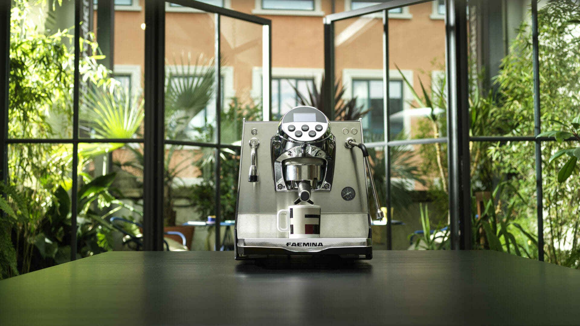 GRUPPO CIMBALI LAUNCHES FIRST MACHINE DEDICATED TO THE PREMIUM HOME AND SMALL BUSINESS SECTOR IN THE UK