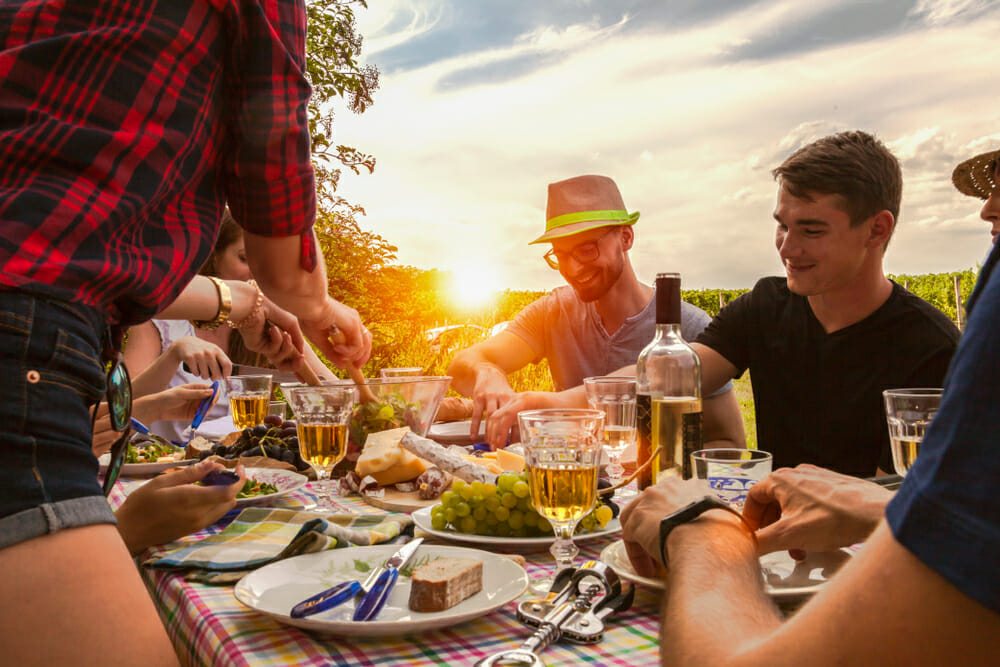 How To Create the Perfect Al Fresco Dining Experience