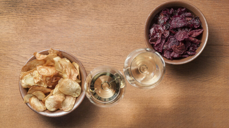 I’m a Sommelier… This is How to Do the Wine and Crisp Pairing TikTok Trend
